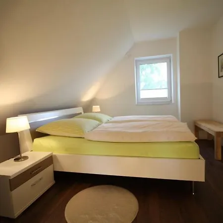 With 1 Bedroom Nyaraló